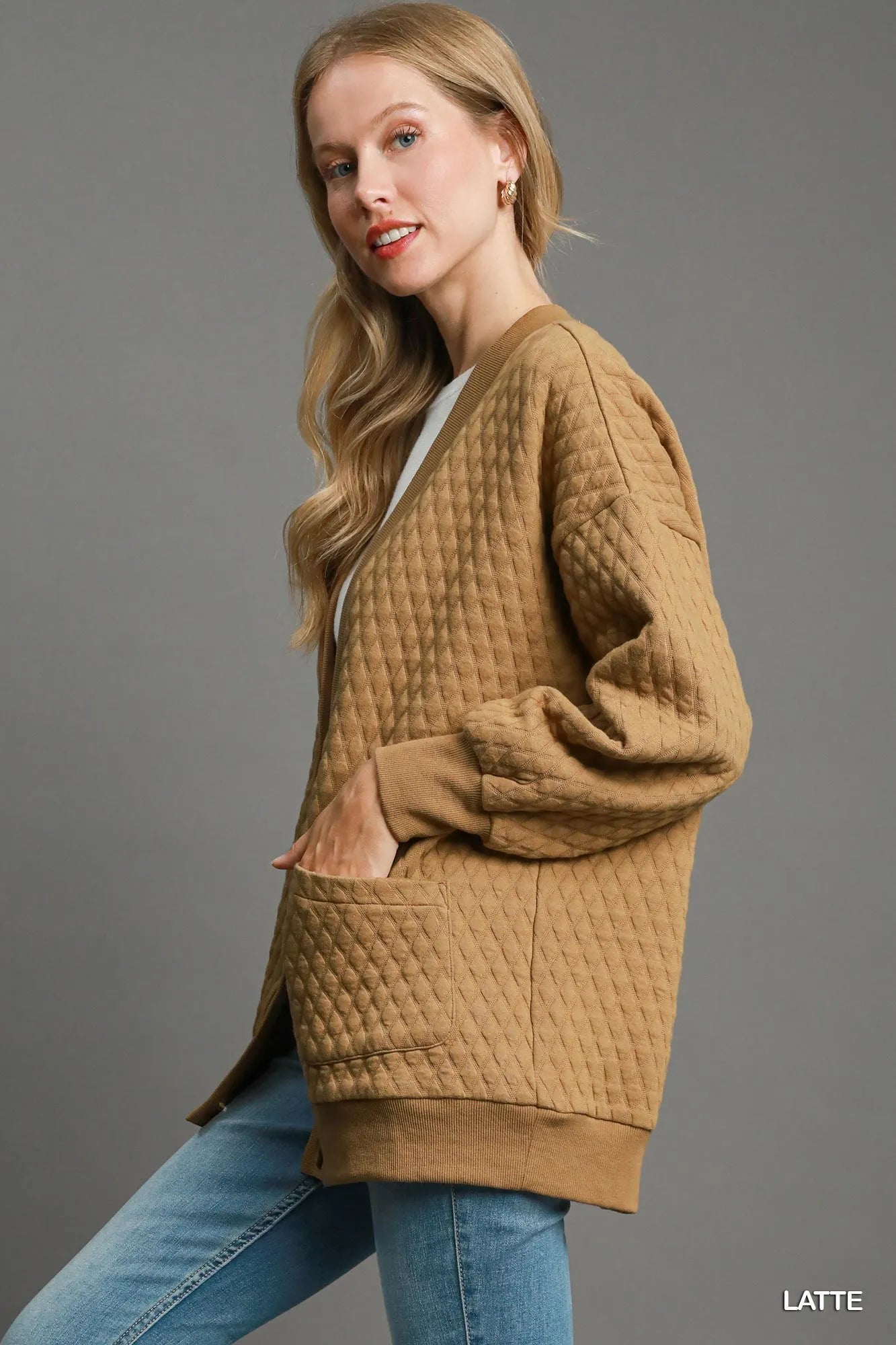 Oversized Jacquard cardigan with button-up closure and functional pockets
