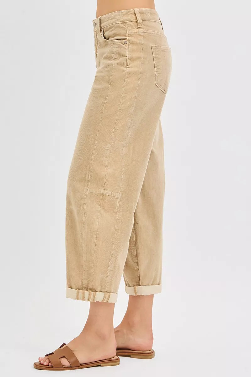 Slightly stretched corduroy fabric on cropped barrel-leg pants