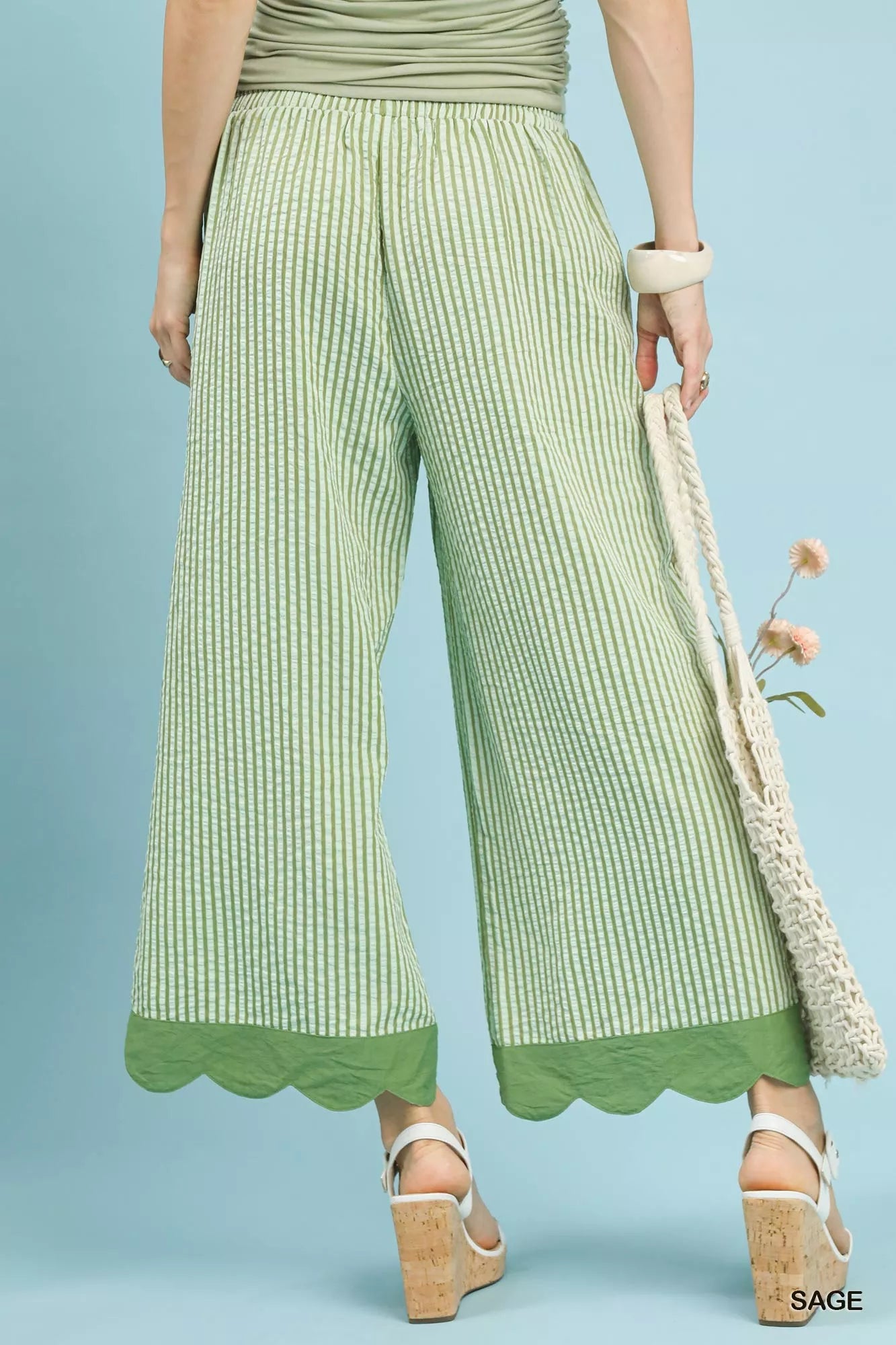 Elastic waistband detail on breezy wide-leg pants