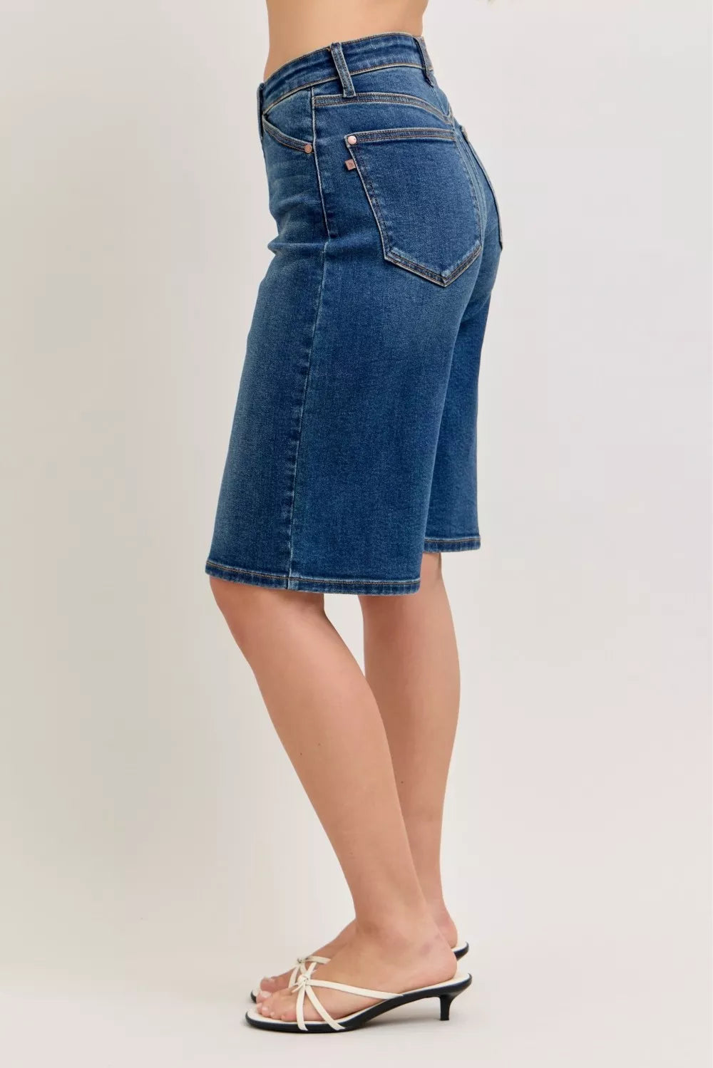 High waist denim Bermuda shorts in blue with stretchy cotton texture and back pockets