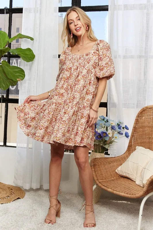 Detailed floral print on feminine puff sleeve dress
