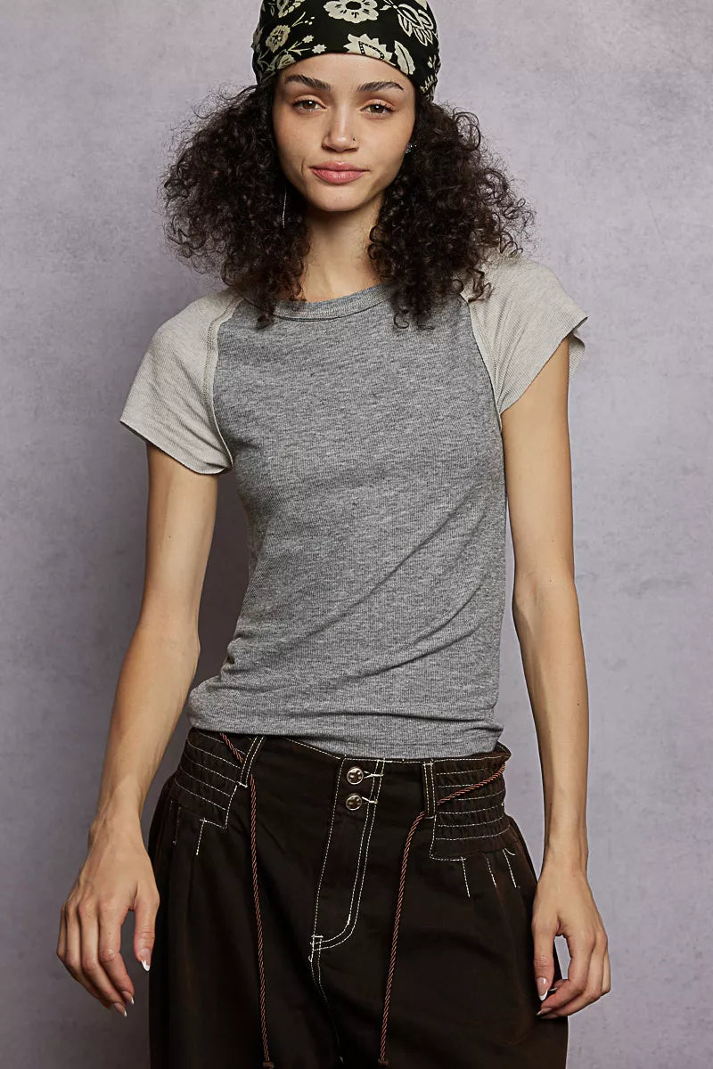 Round neck T-shirt with contrast color sleeves and overlock stitch detail