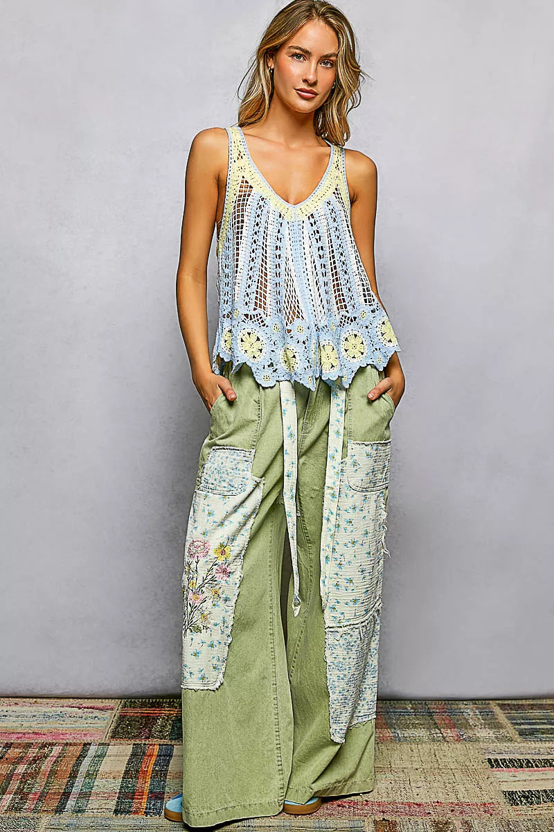 V-neck sleeveless tank top with detailed scalloped crochet hem