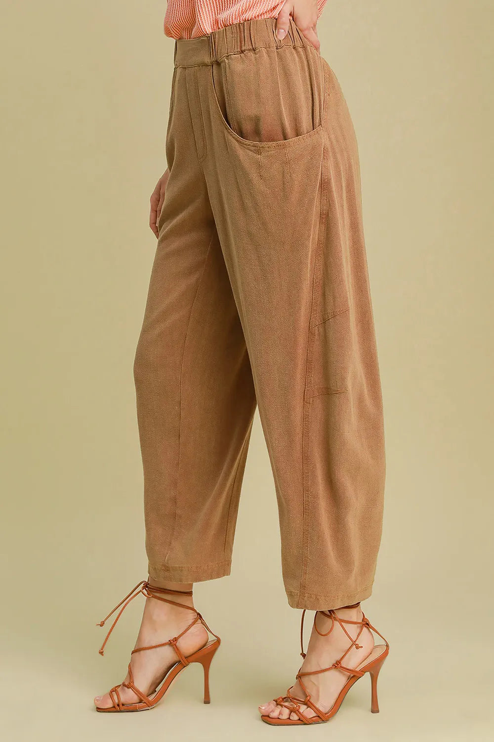 Comfortable elastic waistband on linen blend pants