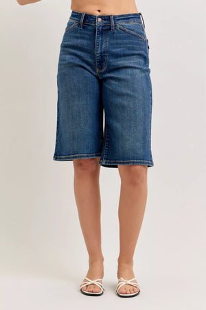 Blue high-waisted denim Bermuda shorts with stretchy cotton blend texture and front pockets